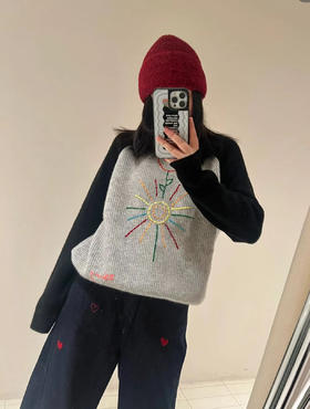 【AUChris小众爱心刺绣弯刀裤💕】，入春第一条裤子认准它‼️ 🔥看看这裤型和刺绣，绝对又是wang炸‼️ 🌿爱心刺绣＋弯刀立体剪裁 !显瘦遮胯，实穿性强，👍搭配率又高🙅