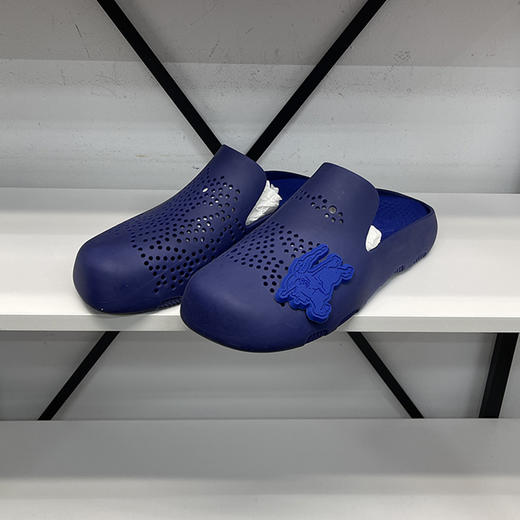 BUR*E**Y/巴*莉 Stingray Clog 男士徽标穿孔橡胶一脚蹬包头拖鞋 商品图0