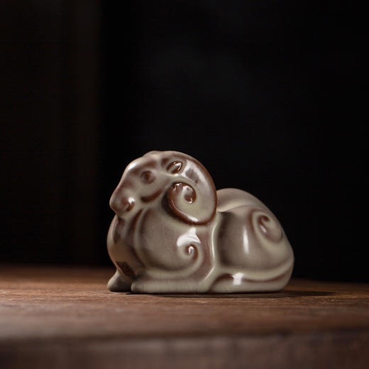 问鼎哥窑碎玉系列致巧款玉羊茶宠 商品图0