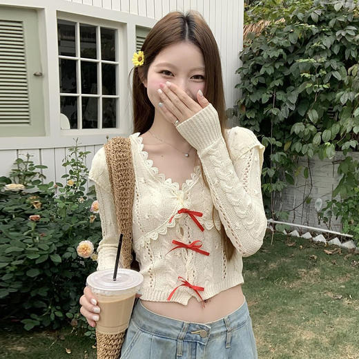 西遇短款针织上衣女2025年春夏新款蝴蝶结镂空v领修身长袖T恤SS150293 商品图3