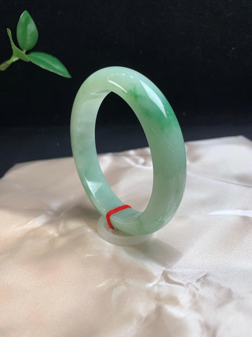 612460，55.3果绿底飘花 。整体带清新浅绿底，飘绿花色。润润的，干净清新 商品图1