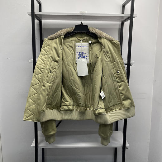 BUR*E**Y/巴*莉 男士休闲棉质全拉链毛羊皮翻领飞行员保暖夹克 商品图2