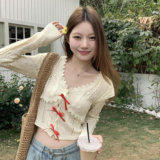 西遇短款针织上衣女2025年春夏新款蝴蝶结镂空v领修身长袖T恤SS150293 商品图0