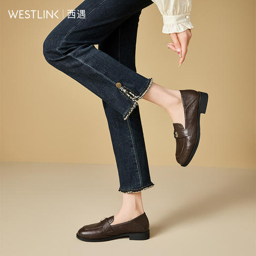 西遇棕色乐福鞋女新款春夏法式英伦软皮小皮鞋一脚蹬粗跟单鞋V0556464 商品图3
