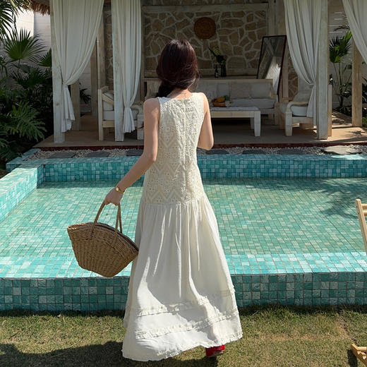 西遇法式吊带连衣裙女春夏新款杏色方领a字收腰度假风长裙SS150317 商品图4