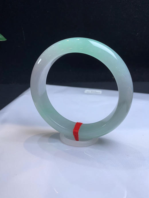 612462，57.8甜绿底手镯，条形厚装大气，底妆均匀干净，上手效果漂亮 商品图4