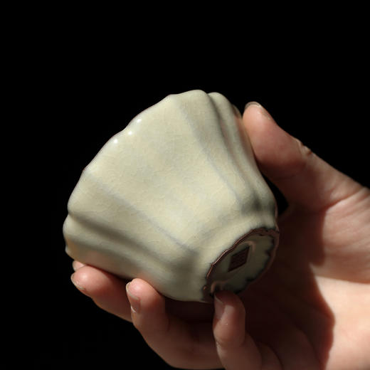 问鼎哥窑传世款瓜棱杯 商品图1