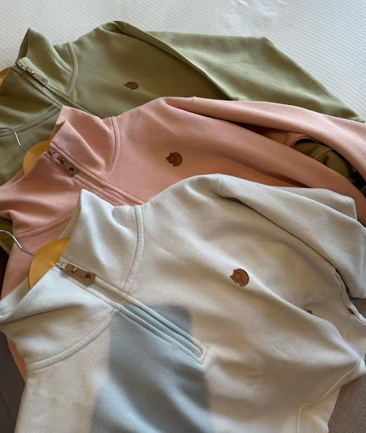 原单正品北极狐半拉链卫衣  内里毛圈面料！版型特别好，
六个色，尺码S-XL
模特170 120斤穿L码 宽松 
特价💰199 包邮 商品图6