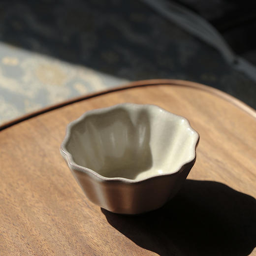 问鼎哥窑传世款祥瑞杯 商品图2