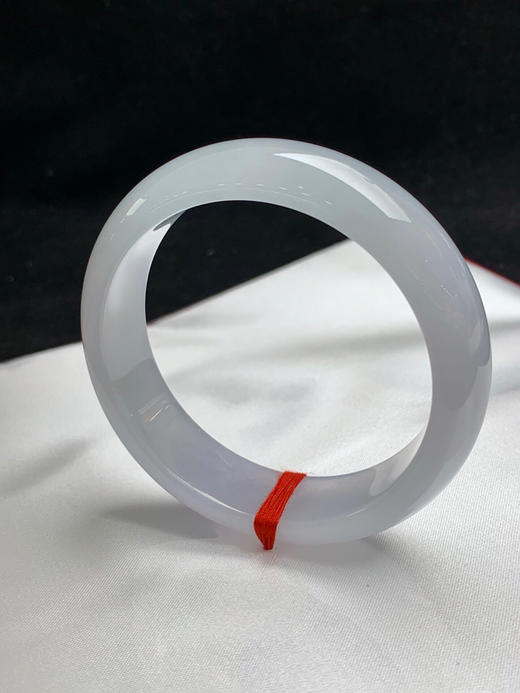 612465，58.2圈口，白冰正圈平安镯，宽版白月光，种老水足，冰润有光感 商品图2