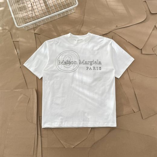 点此购买 梅森马吉拉男女款圆圈大9拼绿字母刺绣短袖T恤 gz 312105 商品图1