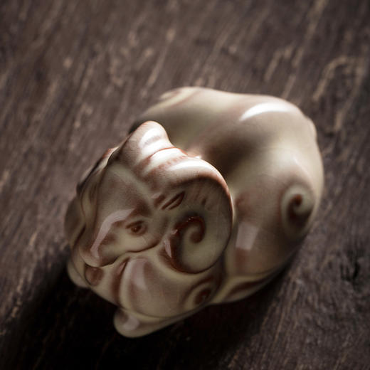 问鼎哥窑碎玉系列致巧款玉羊茶宠 商品图1