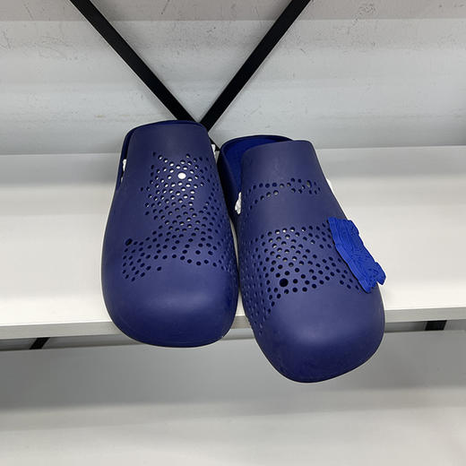 BUR*E**Y/巴*莉 Stingray Clog 男士徽标穿孔橡胶一脚蹬包头拖鞋 商品图1