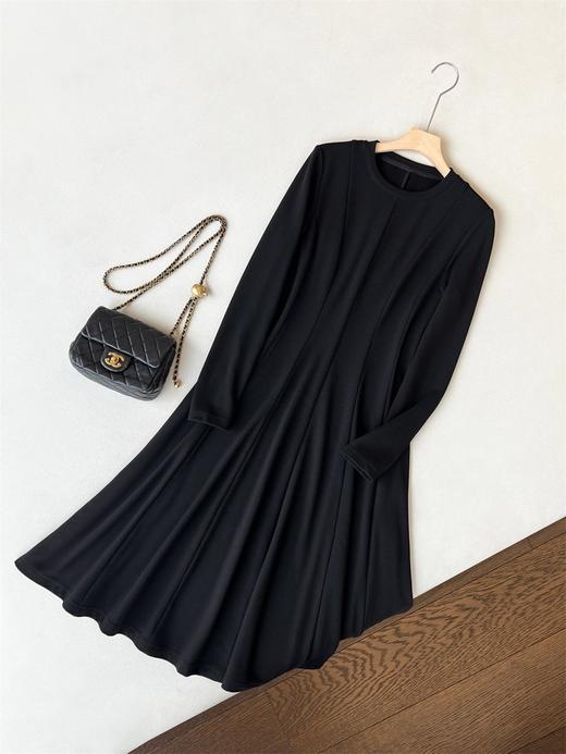 春秋新品垂顺高比例显瘦简洁小黑裙连衣裙 商品图6