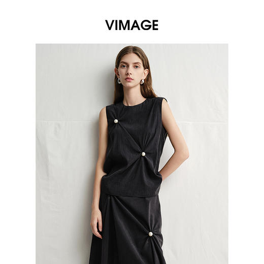VIMAGE纬漫纪珍珠褶皱遮肉显瘦休闲简约无袖上衣2025夏季新款V2313924 商品图3