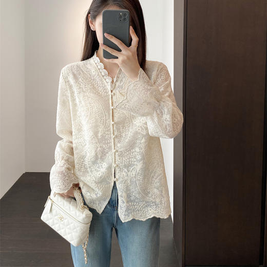 法式重工刺绣上衣V领蕾丝花边小衫长袖开衫喇叭袖衬衫白色衬衣女款！ 商品图0