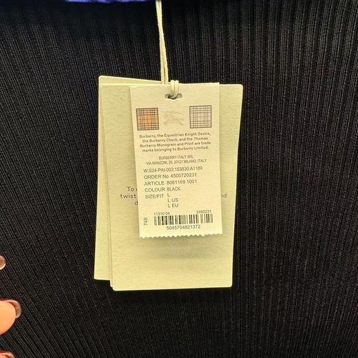 BUR*E**Y/巴*莉 女士时尚温暖舒适桑蚕丝方形围巾纯色弹力毛衣 商品图4