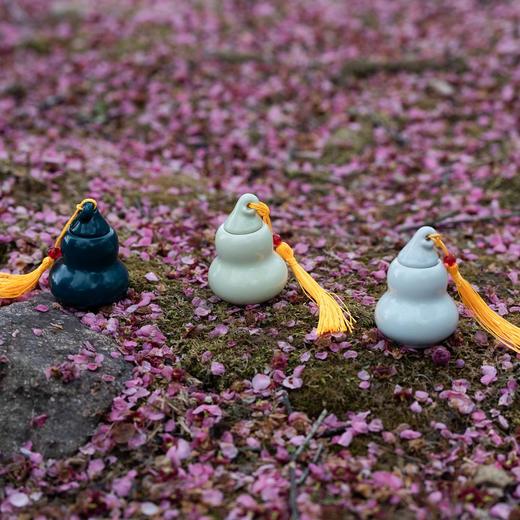 郑师傅 花梨木葫芦香囊香丸，三款古法香丸（盛唐宫中香、李主帐中香、流金龙涎香），搭配了天然花梨木葫芦香囊。搭配福寿纹饰，寓意“福寿双全”。 商品图7