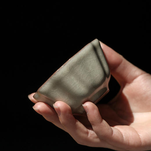 问鼎哥窑传世款祥瑞杯 商品图1