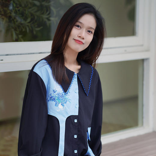 两三事梵高文艺 寻梦鸢尾 2025春季新款拼色绣花时尚套装两件套女S25CTZ511 商品图2