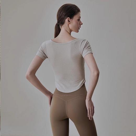 跃牌【倚窗听雨】系列夏季瑜伽服女带胸垫美背短袖t恤透气运动跑步健身上衣DA95 商品图4
