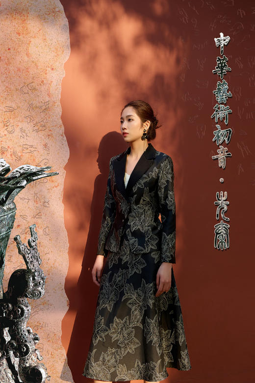 SZ1T51_漆黑色_T恤_春夏_长袖V领抽褶修身显瘦气质通勤_高级女装_BERNIEELEN 伯妮斯茵 商品图3