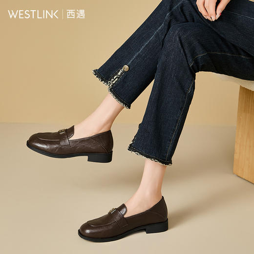 西遇棕色乐福鞋女新款春夏法式英伦软皮小皮鞋一脚蹬粗跟单鞋V0556464 商品图1