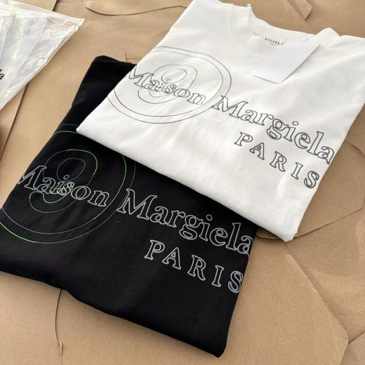 点此购买 梅森马吉拉男女款圆圈大9拼绿字母刺绣短袖T恤 gz 312105 商品图8