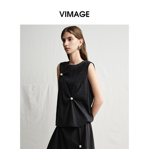 VIMAGE纬漫纪珍珠褶皱遮肉显瘦休闲简约无袖上衣2025夏季新款V2313924 商品图1