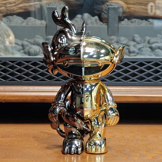  湖南卫视芒果TV限量版 潮玩手办半边龙 现代创意轻奢高档机甲风龙摆件 商品图0