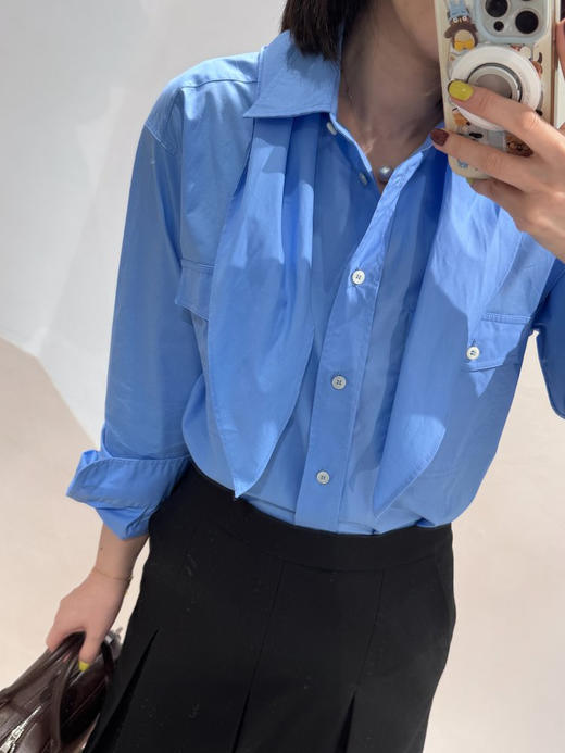 女士府绸质感全棉衬衫带围巾 解锁高阶时髦的穿搭密码 100% 优质全棉面料 独特筋骨感 久穿不变形 双口袋的立体设计 商品图4