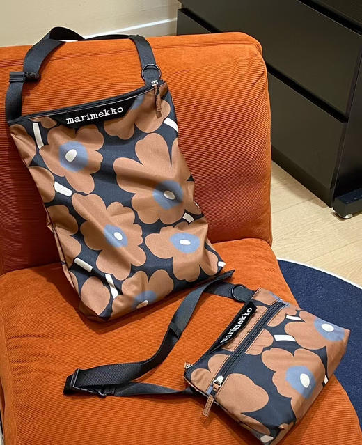 Marimekko来了！纯原单
芬兰国宝级！！一个很有调调的牌子！
高级！这个品牌你们要相信！！
包包背出来的那一刻！！你都是很有品味的样子啊啊啊！ 商品图9
