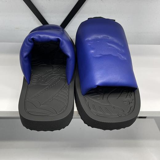 BUR*E**Y/巴*莉 意大利产 男士骑士徽标压纹皮质平底凉拖鞋 商品图2