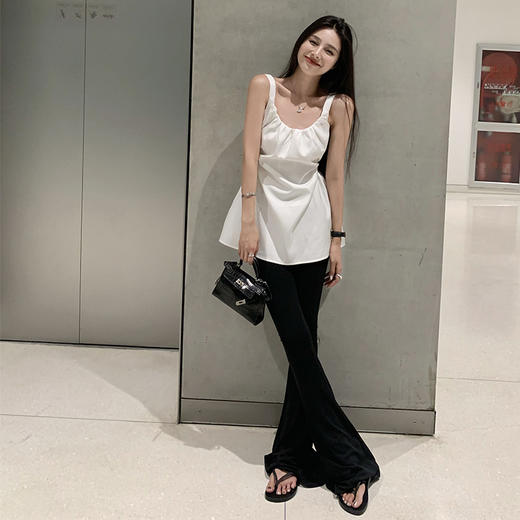 西遇方领衬衣女春夏新款白色纯欲露肩镂空收腰设计无袖上衣SS150311 商品图1