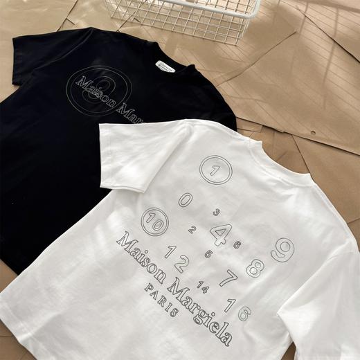 点此购买 梅森马吉拉男女款圆圈大9拼绿字母刺绣短袖T恤 gz 312105 商品图4