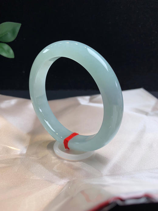 612461，59 天空蓝正圈手镯，整体油油的，干净清新 商品图1