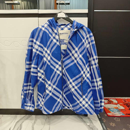 微瑕不退不换 BUR*E**Y/巴*莉 男士时尚格纹拉链连帽长袖外套 商品图0