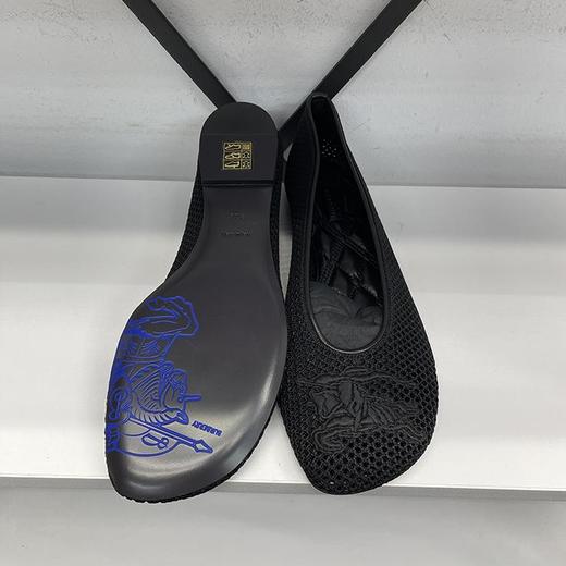 BUR*E**Y/巴*莉 女士纯色刺绣图网面透气平底浅口单鞋 商品图3