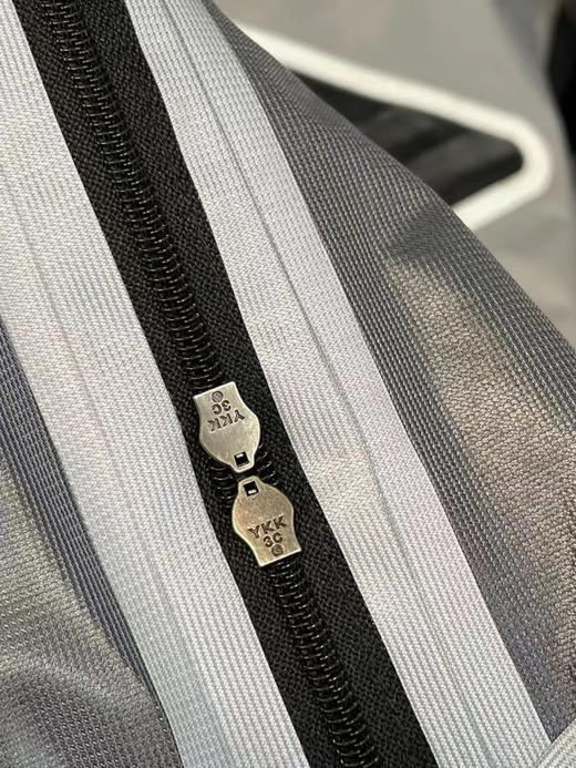 原单正品 HELLY HANSEN/HH2专业硬壳防水透湿冲锋衣 防风防水透气 防水指数20000+  透湿指数10000+ 

黑色 藏青拼色  M-2XL 商品图5