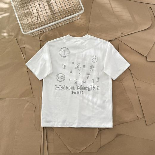 点此购买 梅森马吉拉男女款圆圈大9拼绿字母刺绣短袖T恤 gz 312105 商品图2