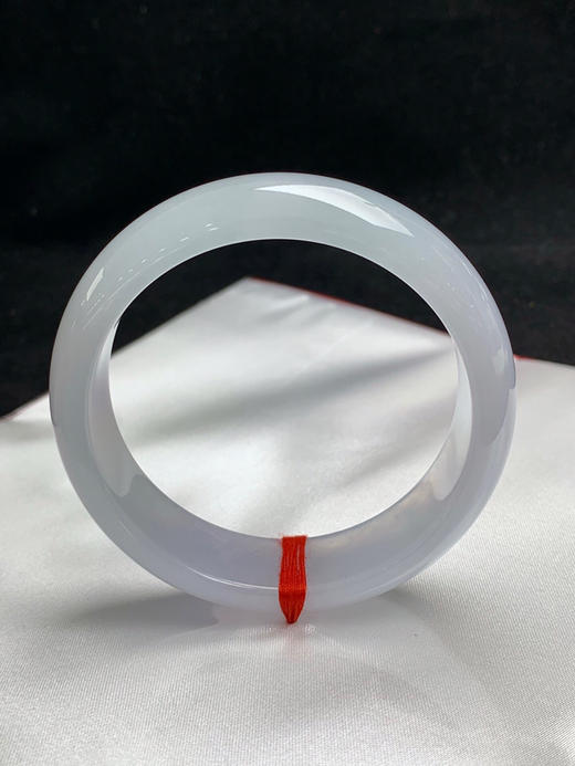 612465，58.2圈口，白冰正圈平安镯，宽版白月光，种老水足，冰润有光感 商品图0