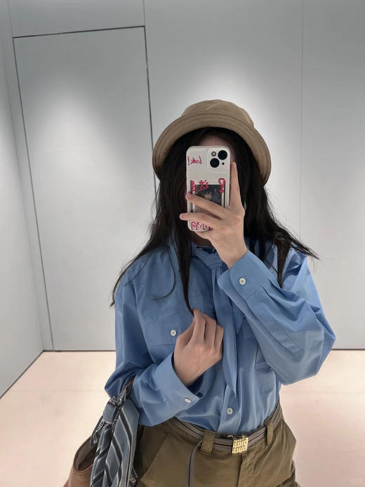 女士府绸质感全棉衬衫带围巾 解锁高阶时髦的穿搭密码 100% 优质全棉面料 独特筋骨感 久穿不变形 双口袋的立体设计 商品图0