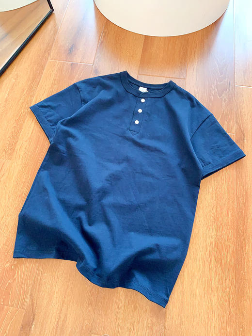 压轴推荐！重磅300G！2025纯棉美式咔叽复古亨利领纯色宽松短袖T恤衫！ 商品图5