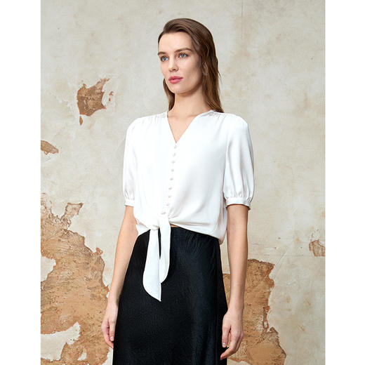 EITIE爱特爱夏季新款V领显瘦气质系带时尚通勤衬衫上衣8213913 商品图2