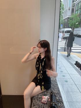 金蘑菇菇 love in raisin大英博物馆/无袖挂脖黑花上衣短裤套装