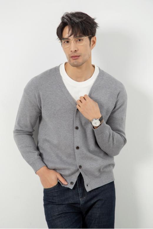 🥰【NECHEER柏奥玛百搭羊毛开衫H012款】✨春秋百搭羊毛开衫，NECHEER柏奥玛出品❤️ 桑蚕丝羊毛混纺材质🌟 手感蓬松柔软，上身亲肤保暖👍 V领的设计，🌿温润的纽扣 点缀衣身 商品图4