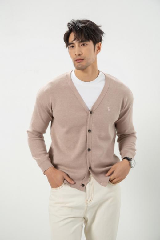 🥰【NECHEER柏奥玛百搭羊毛开衫H012款】✨春秋百搭羊毛开衫，NECHEER柏奥玛出品❤️ 桑蚕丝羊毛混纺材质🌟 手感蓬松柔软，上身亲肤保暖👍 V领的设计，🌿温润的纽扣 点缀衣身 商品图3