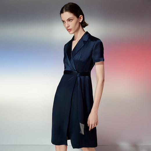 EITIE爱特爱夏季新款时尚高级气质高腰显瘦舒适系带连衣裙7807503 商品图3