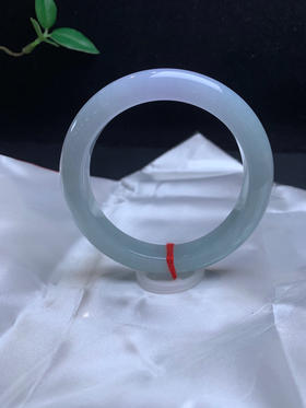 612476，60春彩大圈口手镯，条形好、整条底妆细腻清爽，一截紫底一截蓝绿底色，均匀干净