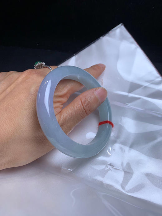 612476，60春彩大圈口手镯，条形好、整条底妆细腻清爽，一截紫底一截蓝绿底色，均匀干净 商品图5